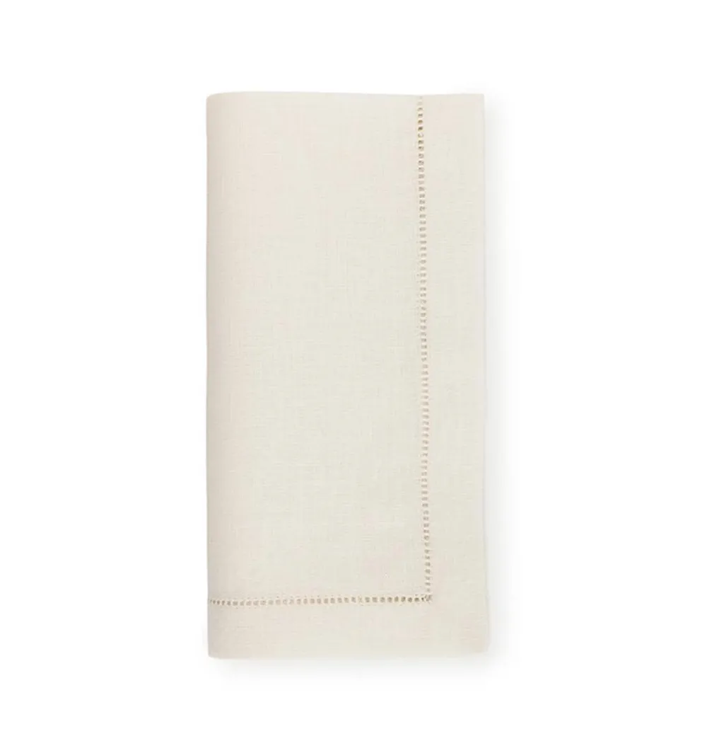 Sferra Summer Picnic|Engagement Party|Festival Cloth Dinner Napkins in Oyster - Set of 4